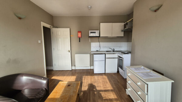 Studio 6@119 Sulgrave Road W6 7QH One bedfroom flat with open plan kitchen Price £1350p/m - Image 11