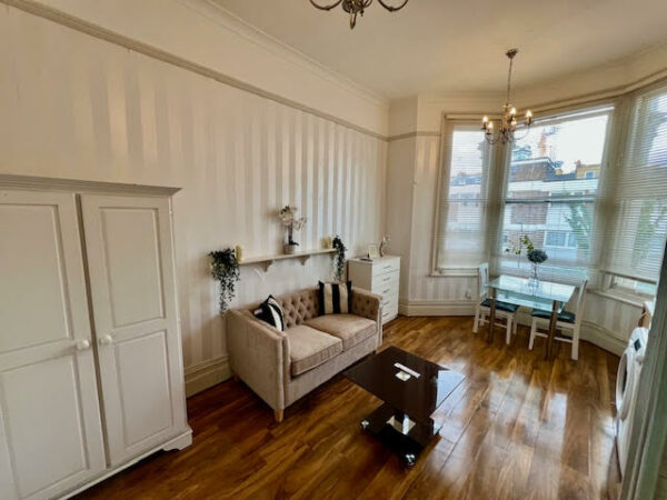 Flat 5@35 Matheson Road W14 8SN (meeting at 45 Matheson Road) One bedroom flat (2 showers +shared toilet)	 £1400pm - Image 9