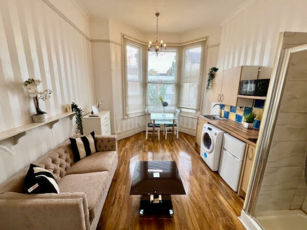 Flat 5@35 Matheson Road W14 8SN (meeting at 45 Matheson Road) One bedroom flat (2 showers +shared toilet)	 £1400pm - Image 11
