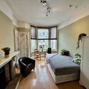 Studio 5@4 Matheson Road W14 8SW  Single bedsit private shower shared toilet 	Price   £715p/m