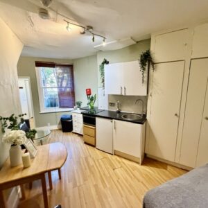 Studio 13@2 Ravenscroft Road W4 5EQ Double self-contained studio Price  £1105p/m