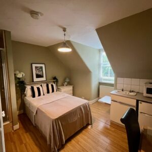 Studio 3@11 Glazbury Road W14 9AS Single bedsit private shower shared toilet Price £850p/m