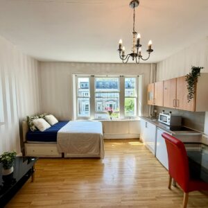 Studio 5@146 Holland Road W14 8BE Single studio private shower shared toilet Price: £231p/w;£1000p/m