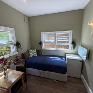 Ground floor rear single @13 St. Stephen’s Gardens W2 5QU (Single ensuite studio with dedicated bathroom and shared kitchen access to garden) £219p/w £950/m