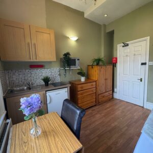 Studio 10@52 Holland Road W14 8BB Single bedsit private shower shared toilet Price £850p/m