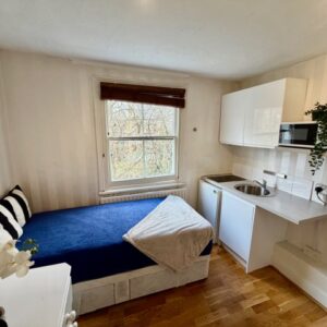 Studio 6a@146 Holland Road W14 8BE Single bedsit own toilet and shared shower Price:£208p/w £900p/m