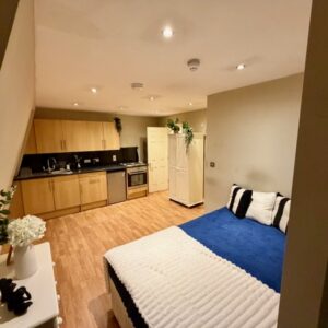 Studio 11@4 Matheson Road, London W14 8SW, Single bedsit private shower self-contained toilet £231p/w £1000p/m