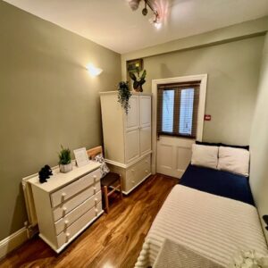 Studio15@11 St Stephen’s Gardens W2 5QU Single self-contained Studio (council tax band B), £185p/w £801p/m