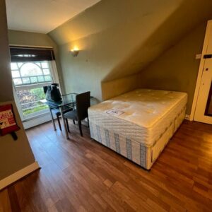 Studio 11@ Cara House, 196-198 Bedford Hill SW12 9HJ Single self contained studio Price £980p/m