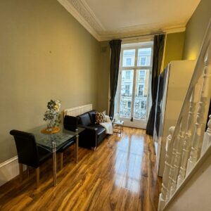 Studio 4@13 St Stephen’s Gardens W2 5QU (council tax band B) Double self-contained studio with balcony and mezzanine Price £1550p/m