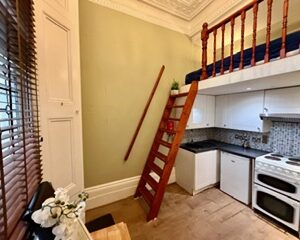 Studio 2@40 Clanricarde Gardens W2 4JW Single bedsit with private shower shared toilet  Price   £1080p/m