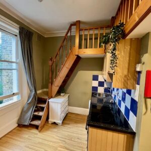 Studio 8@11 St Stephen’s Gardens W2 5QU (council tax band B) Double self-contained studio with mezzanine Price   £1400p/m