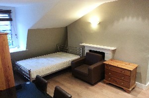 Studio 2 @ 52Holland Road  W14 8BB Double bedsit private shower shared toilet 	 Price  £1150p/m